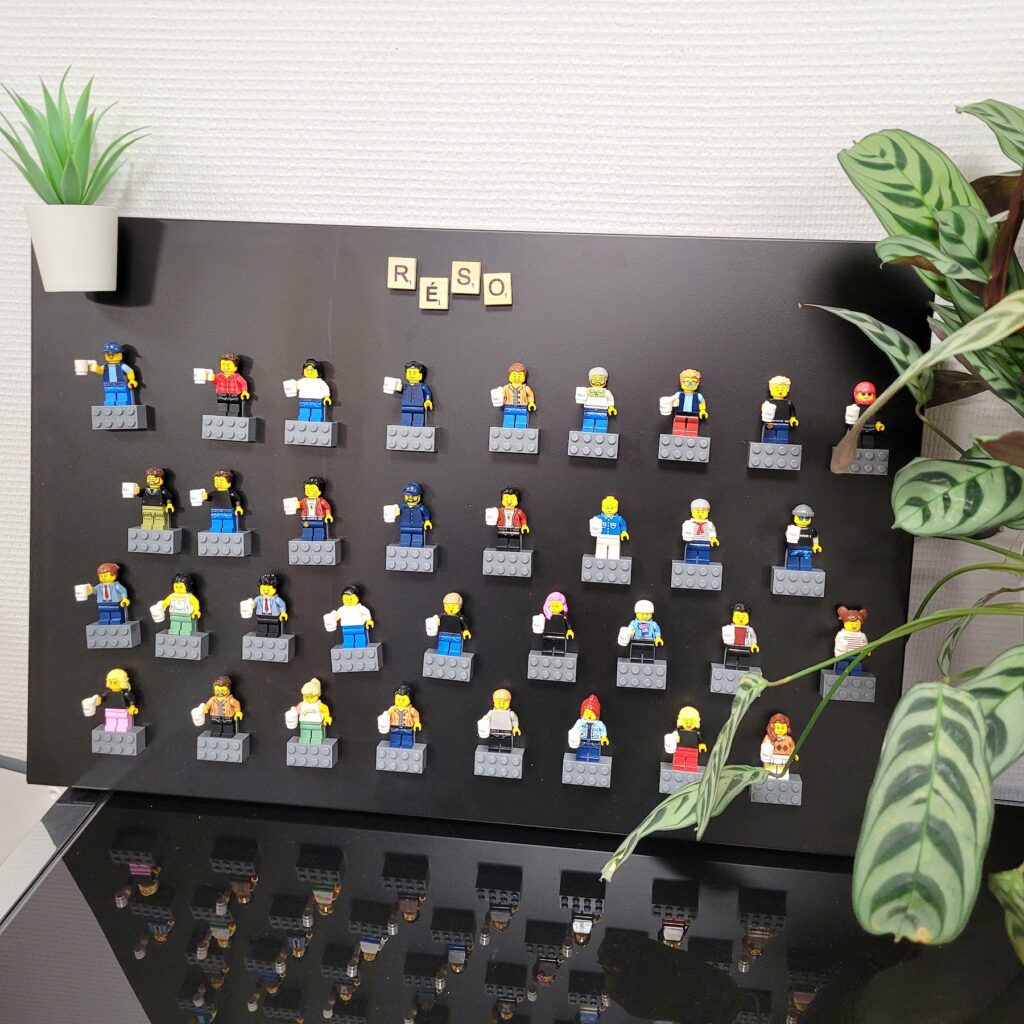 Portrait d’équipe en figurines de briques pour une entreprise